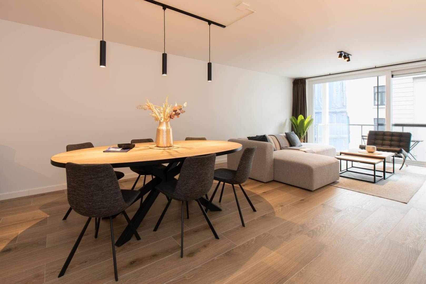 Apartment Luxueus, Ruim Op 350m Het